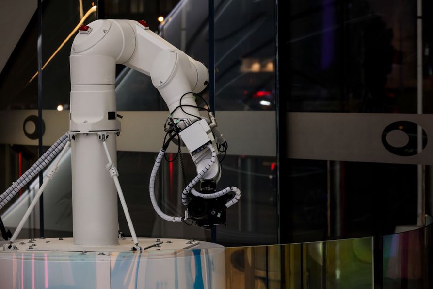 建設現場向けAIロボットのデモ展示の様子