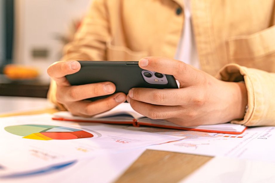 スマホでメンテナンス履歴と保証書を確認する施主