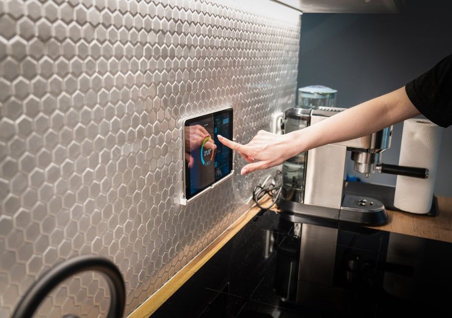 家庭内のスマートホーム技術のイメージ