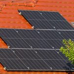 太陽光発電と家庭の電力の流れを示す画面